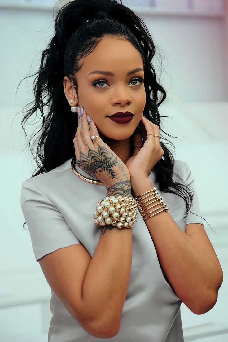 265aea78b16ccdcfd610f6cf36c71606-fenty-rihanna-rihanna-makeup.jpg