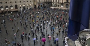 İtalya'da Restoran Sahipleri, Coronavirüs Tedbirlerini Protesto Etti