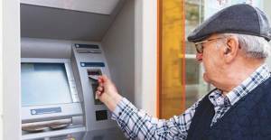 ATM'ler 65 Yaş Üstü Vatandaşların Kartını Yutmaya mı Başladı?