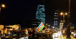 Azerbaycan Halkı Sokaklara Döküldü: Ermenistan'a Protesto