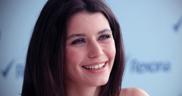 Beren Saat’ten Mutluluk Pozu