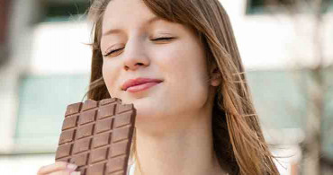Boğazınız Ağrıyorsa Çikolata Yiyin! İlaç Kullanmadan Ağrıları Giderin