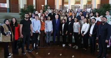 Cumhurbaşkanı Recep Tayyip Erdoğan, Cumhurbaşkanlığı Millet Kütüphanesi’nde gençlerle buluştu!
