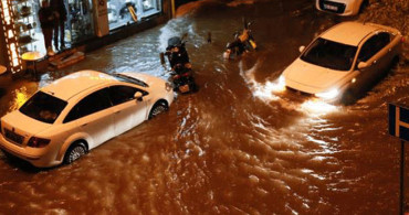 İzmir'de Sağanak Yağış Sele Neden Oldu