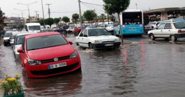 İzmir'de Sel Felaketi! 2 Kişi Hayatını Kaybetti