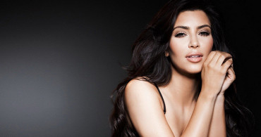 Kim Kardashian Dekoltesiyle Benzinliği Salladı