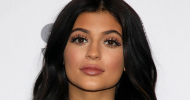 Kylie Jenner Kozmetik Markasını Neden Sattı?