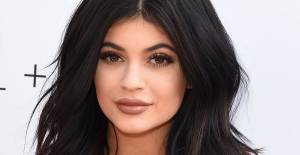 Kylie Jenner Yaptığı Makyajı Takipçileriyle Paylaştı