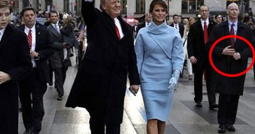 Donald Trump ve Karısının Yanındaki Korumanın Elindeki Detay Herkesi Şoke Etti !