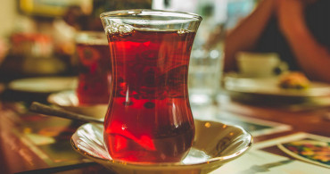 Uzmanlar Uyardı: Sıcak Çay Yemek Borusu Kanseri Riskini 5 Kat Artırıyor!