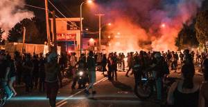 Protestocular ABD Sokaklarını Ateşe Verdi