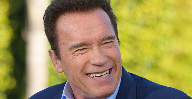 Arnold Schwarzenegger'in Ahşap Heykeli Yapıldı!