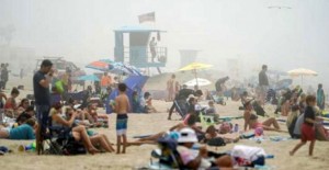 ABD'de Vatandaşlar Önlemleri Dikkate Almıyor! Plaja Akın Ettiler 