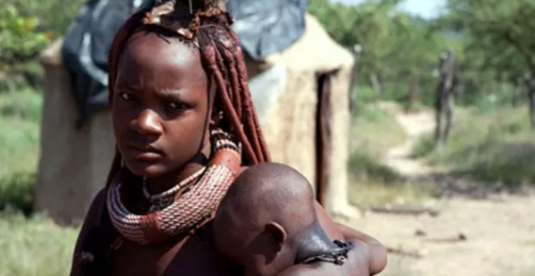 Afrika'da yaşayan kabilenin adetleri ve kuralları hayretler içinde bırakıyor