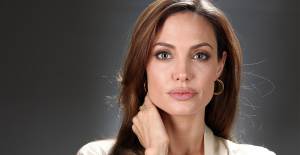  Angelina Jolie Çocukların Yardım Kampanyasının Sesi Oldu