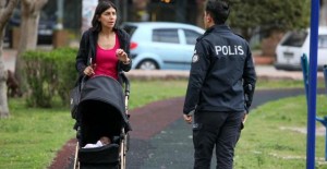 Polis, Antalya'da Sokağa Çıkan Vatandaşları Uyardı