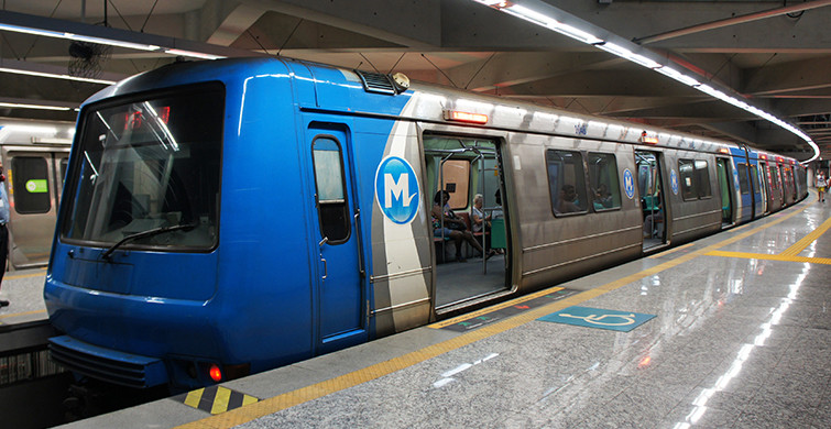 Metroya Binen İlginç Yolcu Tüm Gözleri Üzerine Çekti