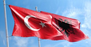 Türkiye'den Arnavutluk'a Gıda Yardımı!