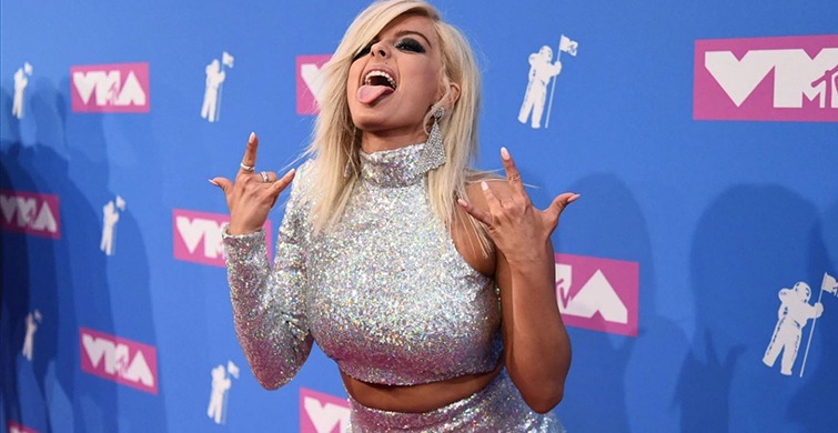 Bebe Rexha, Doğum Günü İçin Verdiği Pozla Olay Oldu