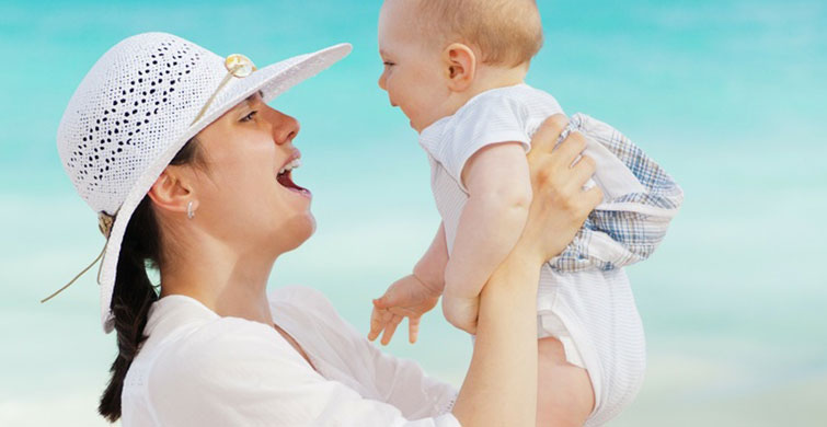 Bebekler Annelerini Gülümsetmek İçin Strateji Geliştirir!