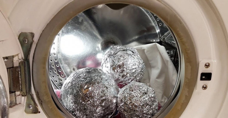 Çamaşır makinenize birkaç alüminyum folyo topu atın ve neler olduğunu görün!