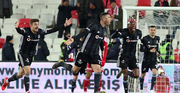 Burak Yılmaz Beşiktaş'ı Coşturuyor