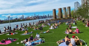 New Yorklular Güneşli Havayı Görünce Parklara Akın Etti