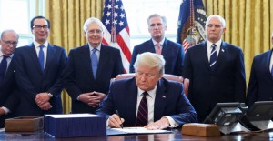 Trump, 2,2 Trilyon Dolarlık Teşvik Paketini İmzaladı