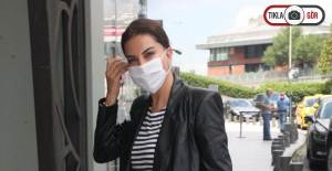 Ebru Yaşar Maske Kurallarına Uydu