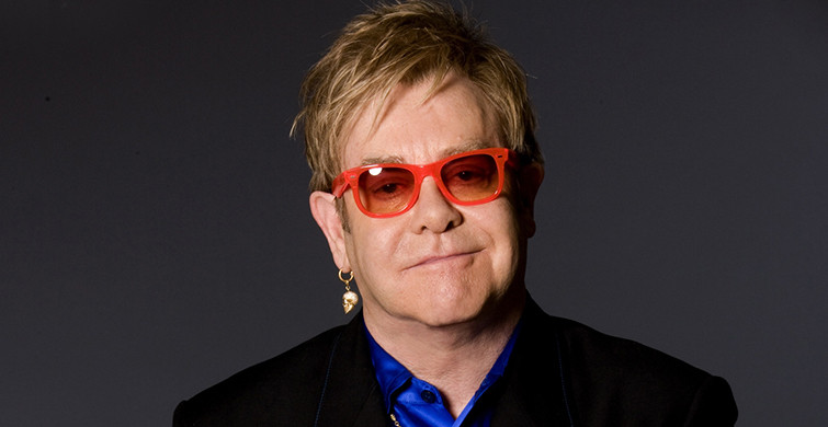 Elton John, Sahneye Bez Bağlayarak Çıktığını İtiraf Etti