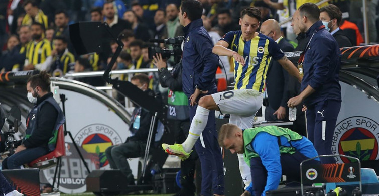 Fenerbahçe-Antwerp Maçında Oyundan Alınan Mesut Özil, Büyük Tepki Gösterdi!