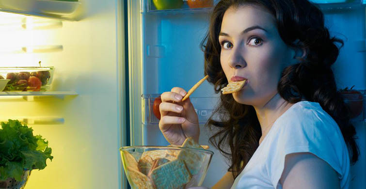 Gece Buzdolabının Başına Tüneyenler İçin Sağlıklı Atıştırmalıklar