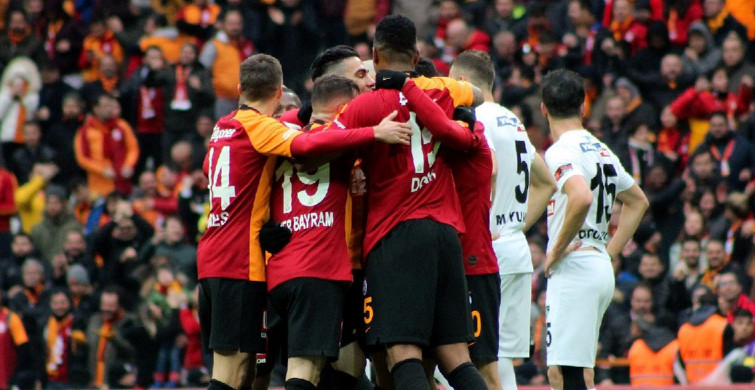 Galatasaray'ın Eski Futbolcusu Radamel Falcao, Rayo Vallecano'da Yine Golünü Attı!