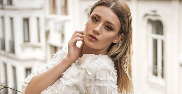 Gizem Karaca'dan Süper Minili Pozlar