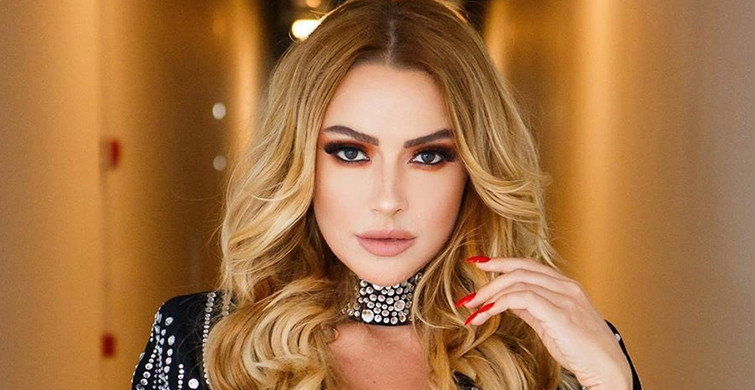 Hadise Bornozlu ve Makyajsız Pozunu Paylaştı