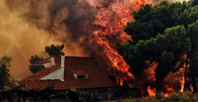 Yunanistan'da 76 Kişinin Hayatını Kaybettiği Yangın Felaketinden İç Karartan 15 Fotoğraf
