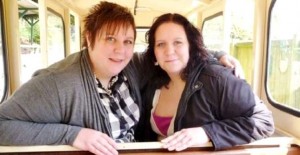 İngiltere'de İkiz Kardeş Hemşire Coronavirüs Nedeniyle Hayatını Kaybetti