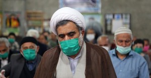 İran'da Salgın Sonrası Cemaatle Kılınan İlk Namaz Dikkat Çekti