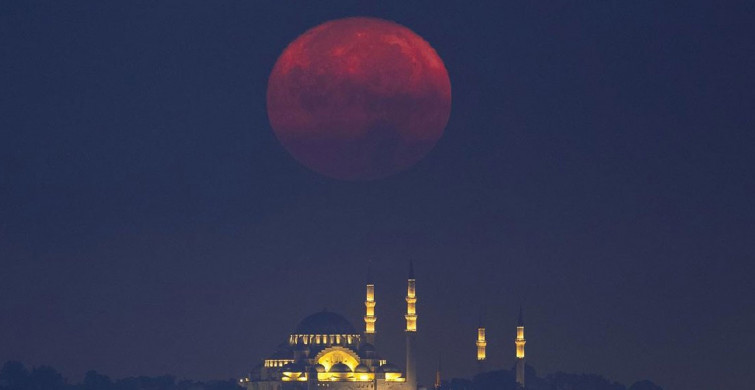 İstanbul’dan da görüldü: Gökyüzünde ‘Mavi Ay’ şöleni