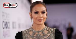 Amerikan Müzik Ödülleri'nde Sahne Alan Jennifer Lopez, İzleyiciyi Büyüledi