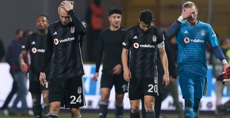 Beşiktaş Sezon Sonu 5 İsimle Yollarını Ayırıyor