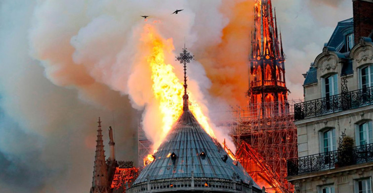 Notre Dame Katedrali Hakkında Ne Biliyoruz? Paris'te Küle Dönen Kule Hangi Anlara Tanıklık Etti? 