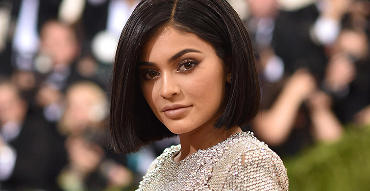 Kylie Jenner Sosyal Medyayı Sallayan Cesur Pozlar