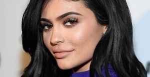 Kylie Jenner, El Dezenfektanı Üretimine Başladı
