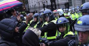 Londra'da Göstericilerle Polis Arasında Arbede Yaşandı