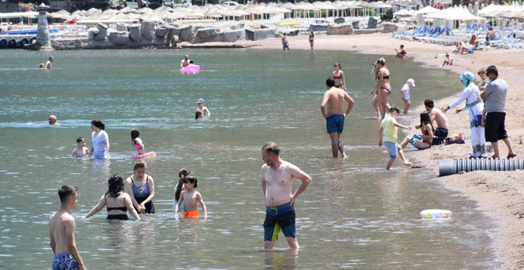 Marmaris'te Termometreler 41 Dereceyi Gösterdi: Plajlara Akın Ettiler
