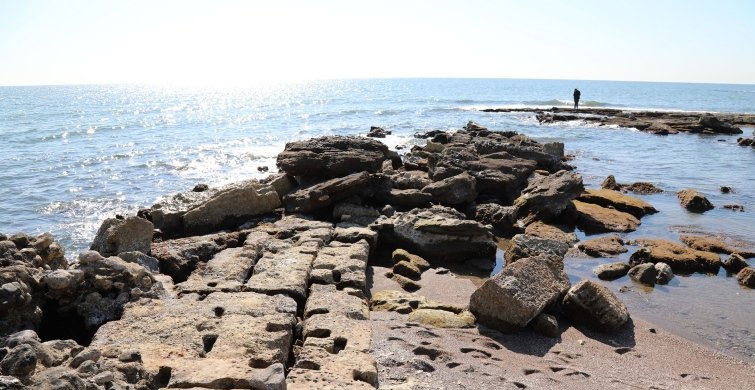 Mersin'de Deniz Çekilince 3000 Yıllık Liman Gözüktü