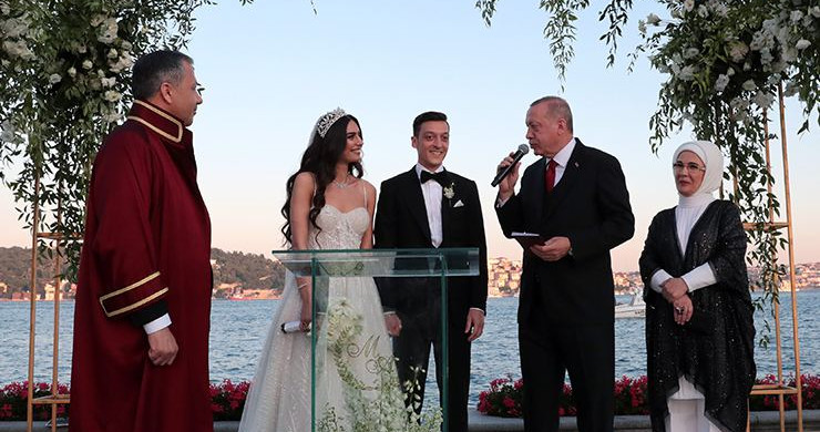 Mesut Özil ve Amine Gülşe'nin Nikah Şahitliğini Cumhurbaşkanı Erdoğan Yaptı