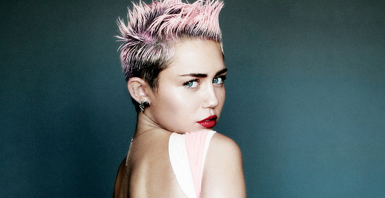 Miley Cyrus Küvet Pozuyla Olay Yarattı