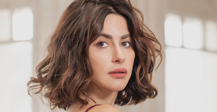 Nesrin Cavadzade İddialı Pozlarıyla Sosyal Medyayı Salladı